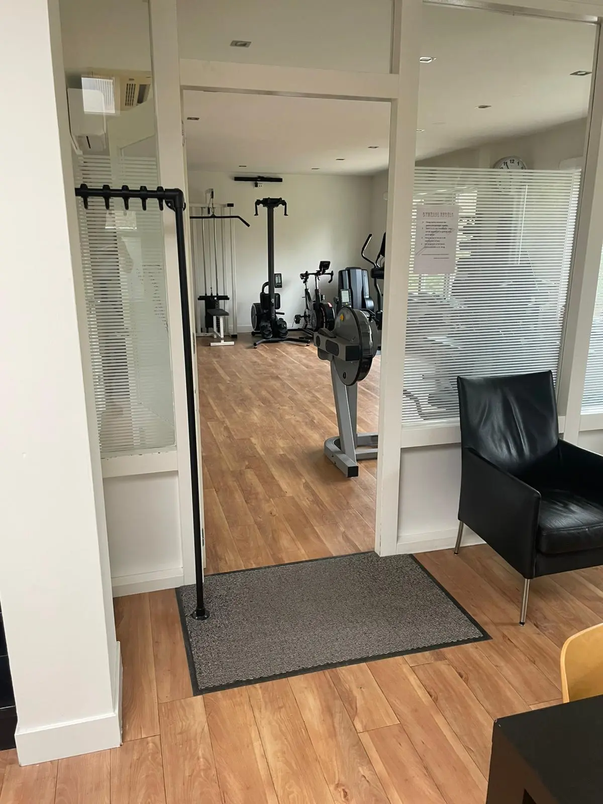 Fysio_van_Straten_Zicht richting de fitness ruimte Fysio_van_Straten_Zicht richting de fitness ruimte